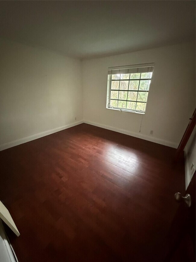 Building Photo - 619 Kensington Pl