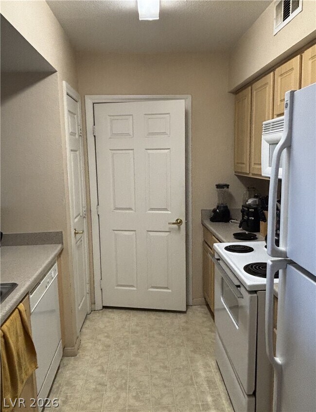 Building Photo - 6955 N Durango Dr