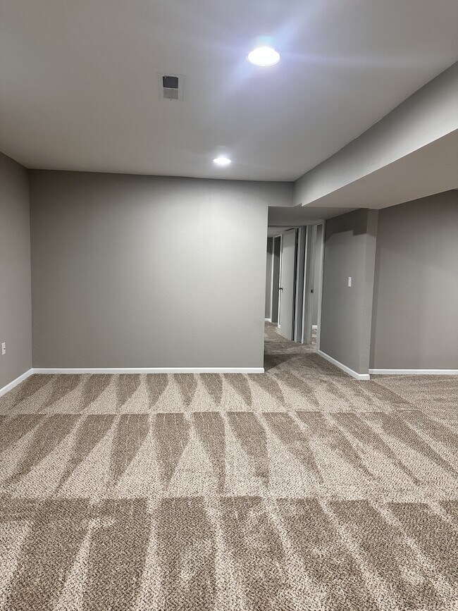 Building Photo - 602 Sara St