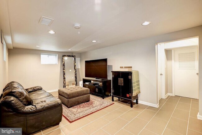 Building Photo - 5724 27th St NW