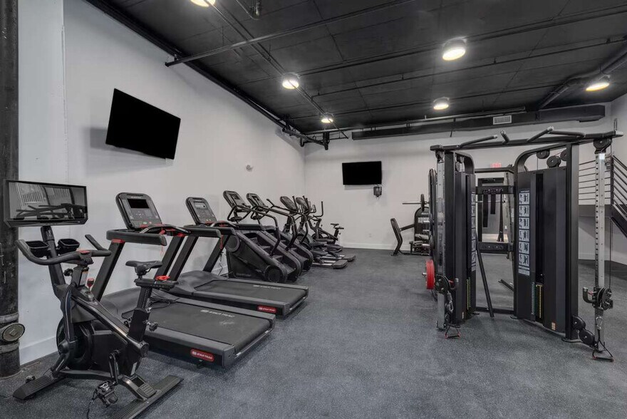 Building Photo - 2400 E Huntingdon St