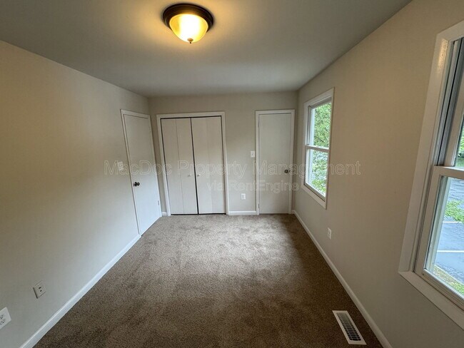 Building Photo - 5140 Redbud Rd