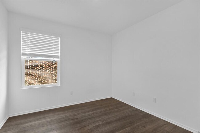 Building Photo - 332 Escondido Cir