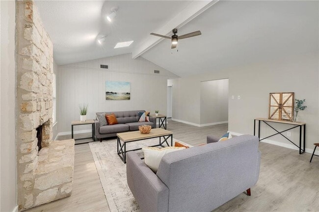 Building Photo - 707 Newcastle Ln