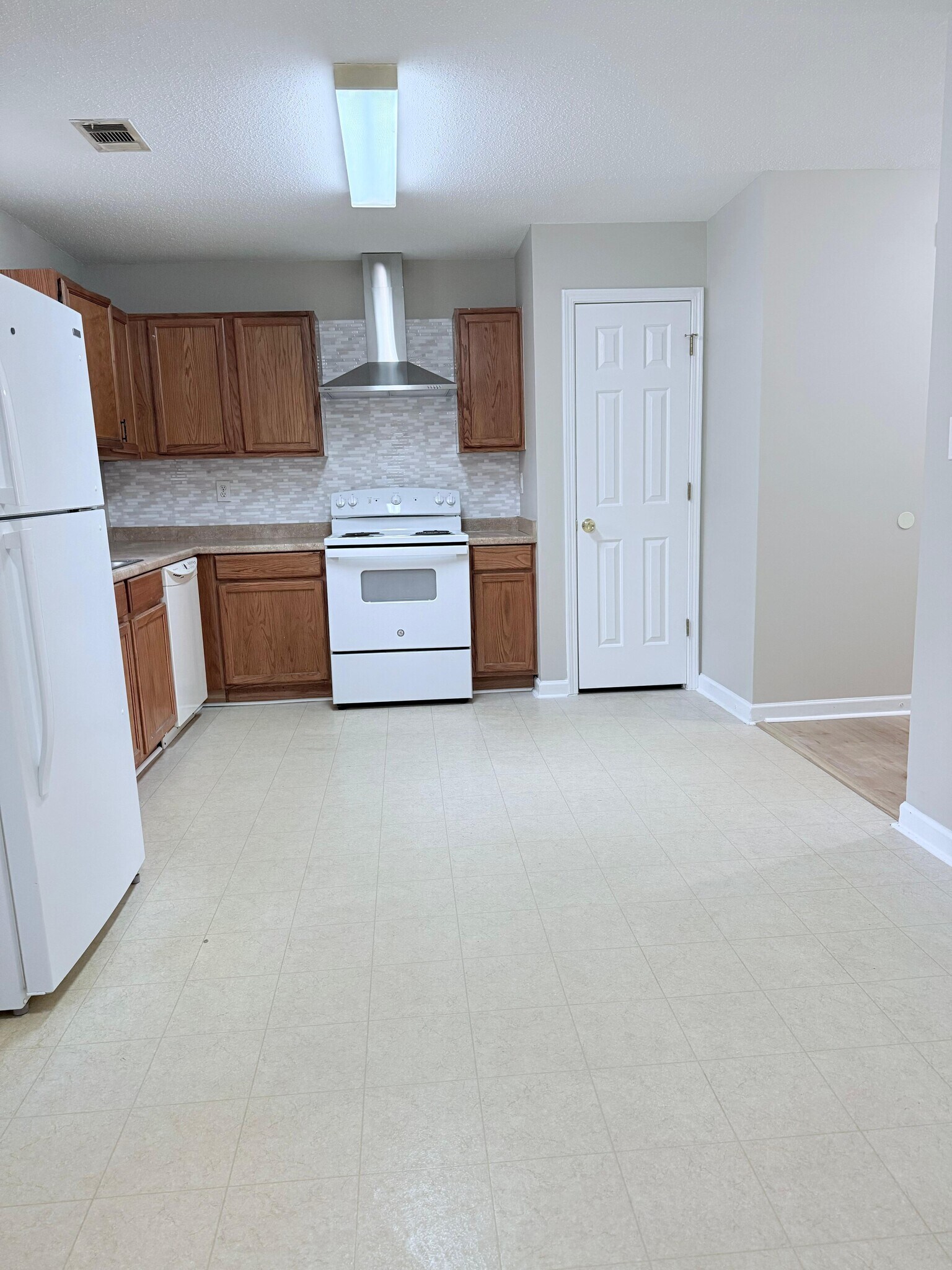 Building Photo - 7265 Crestside Dr