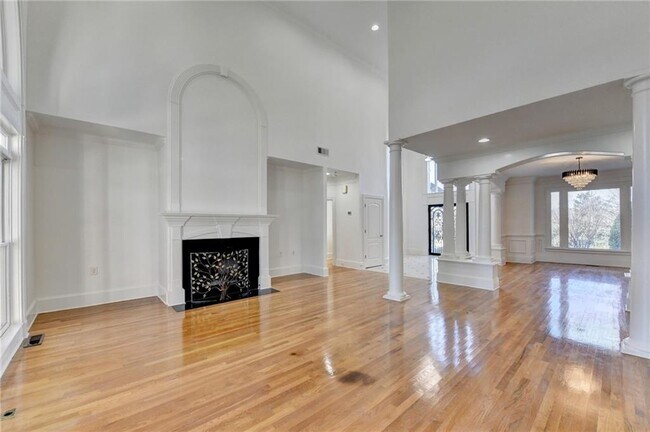 Building Photo - 7970 St Marlo Fairway Dr