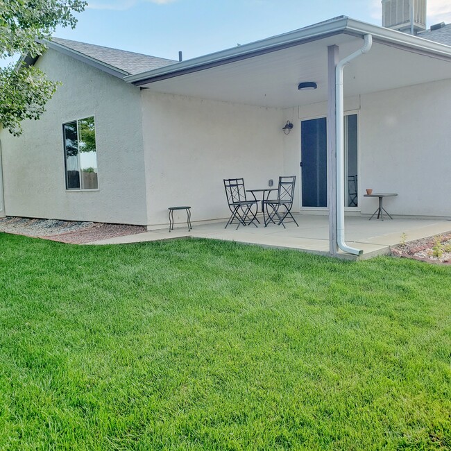 Back Patio - 5320 Manor Ridge Dr