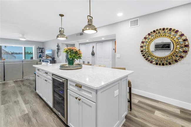 Building Photo - 800 Madonna Blvd