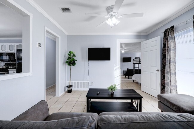 Building Photo - 10535 Breeds Hill Dr