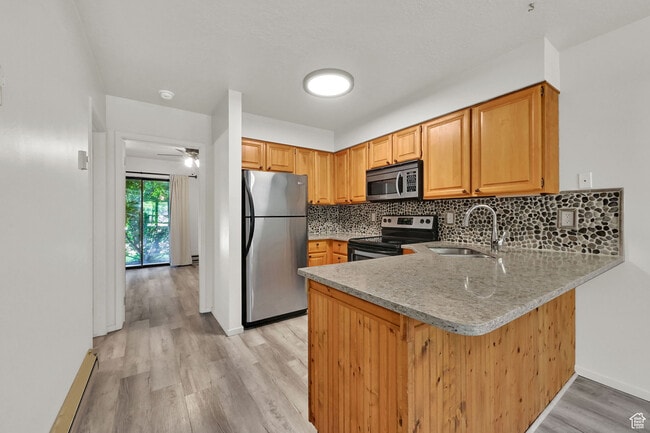 Building Photo - 3615 N Wolf Ldg Dr