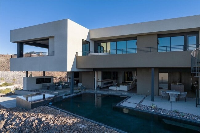 Building Photo - 810 Dragons Eye Dr