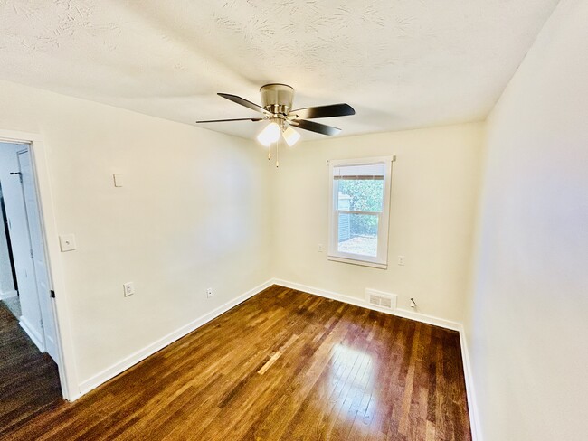 Back bedroom - 717 Koogler St