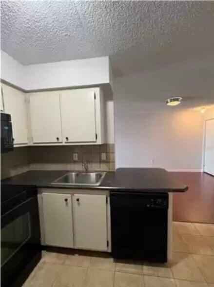 Building Photo - 3828 Southpointe Dr