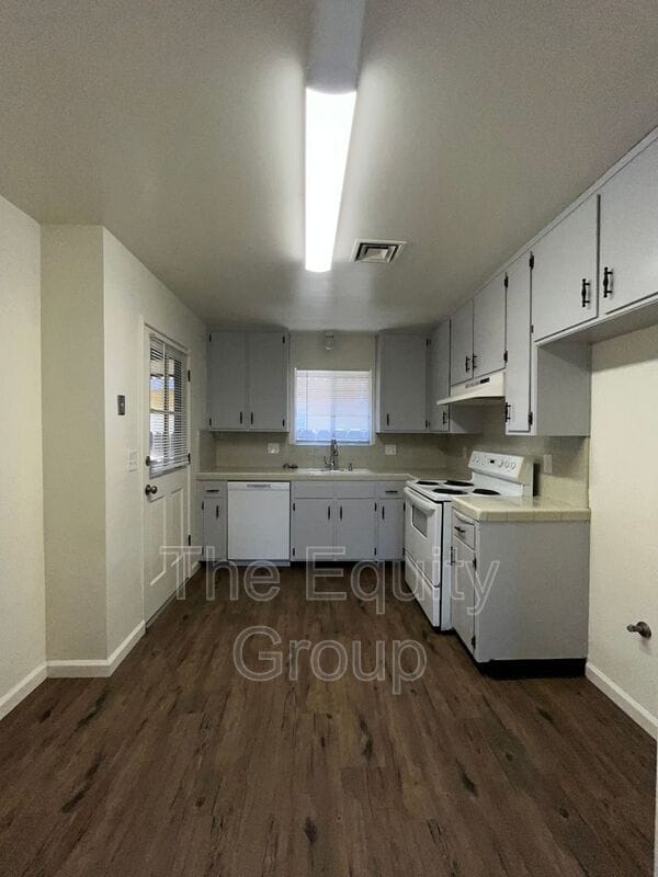 Building Photo - 3513 W Colonial Ave