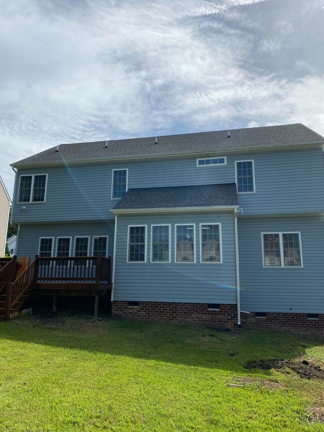 Building Photo - Stunning 4bdrm/2.5bth Home w/Loft Located ...