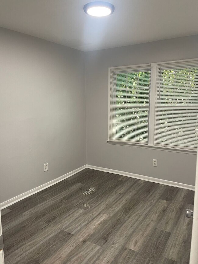 Building Photo - 1647 Bridgeport Dr NW
