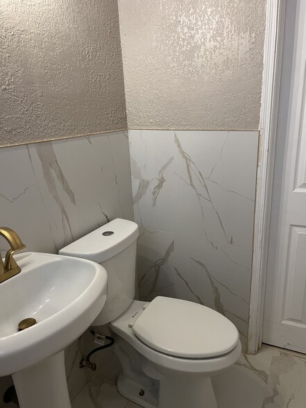 Modern Bathroom. - 1864 NW 93rd St