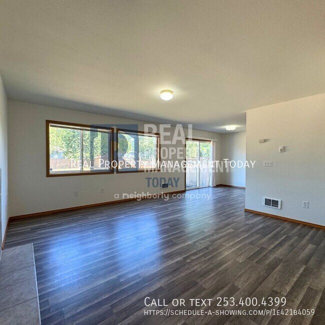 Building Photo - 427 175th St S