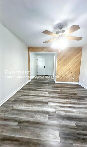 Building Photo - 11305 E 50th Terrace