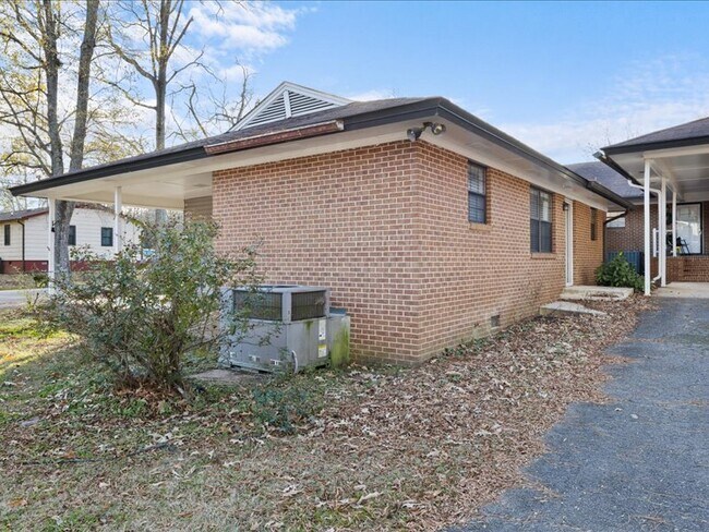 Building Photo - 801 4th Ave E