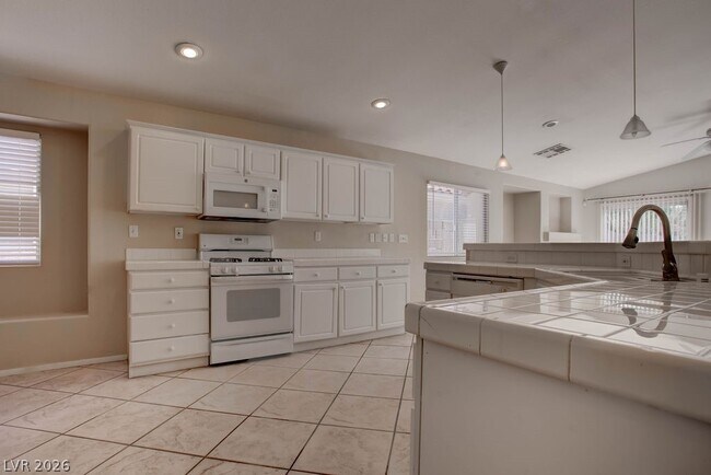 Building Photo - 1460 Dragon Rock Dr