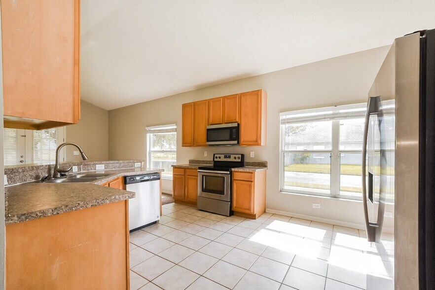 Building Photo - 3337 Bellingham Dr