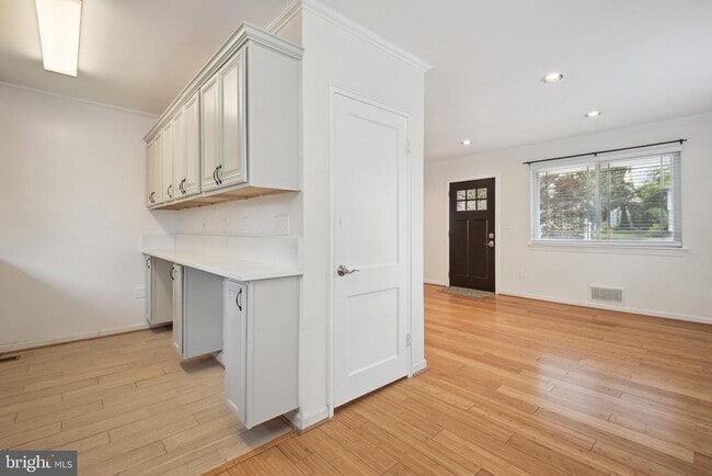 Building Photo - 5817 Greentree Rd