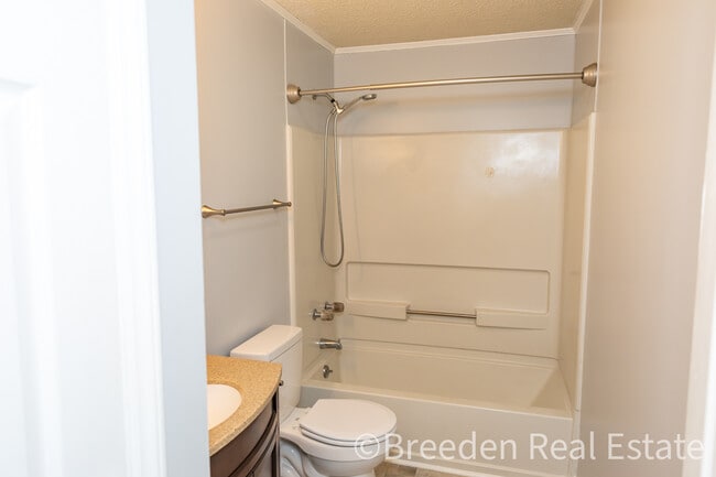 Building Photo - 160 Crump St