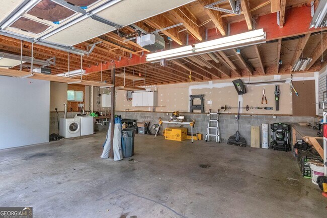 Building Photo - 2350 Wakita Ct SE