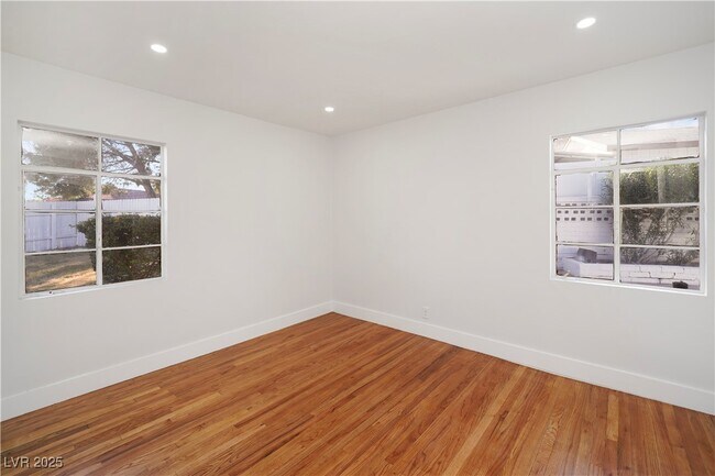 Building Photo - 1140 Hillside Pl