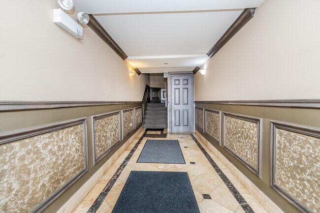 Building Photo - 1367 E 64th St