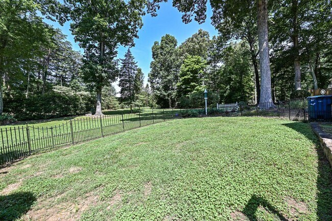 Building Photo - 8729 Riverwood Rd