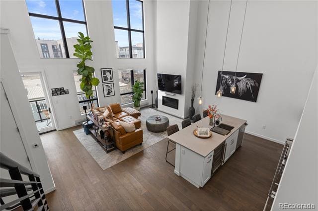 Building Photo - 1735 Central St