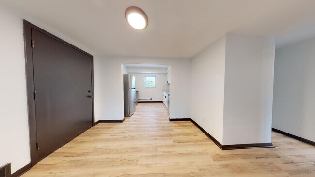 Building Photo - Parma - 2 Bedroom - 3rd Floor Unit