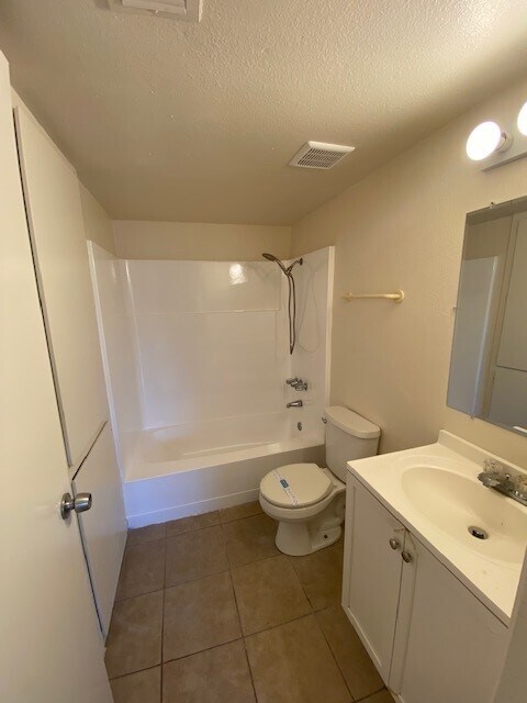 Building Photo - 2730 E Belleview St