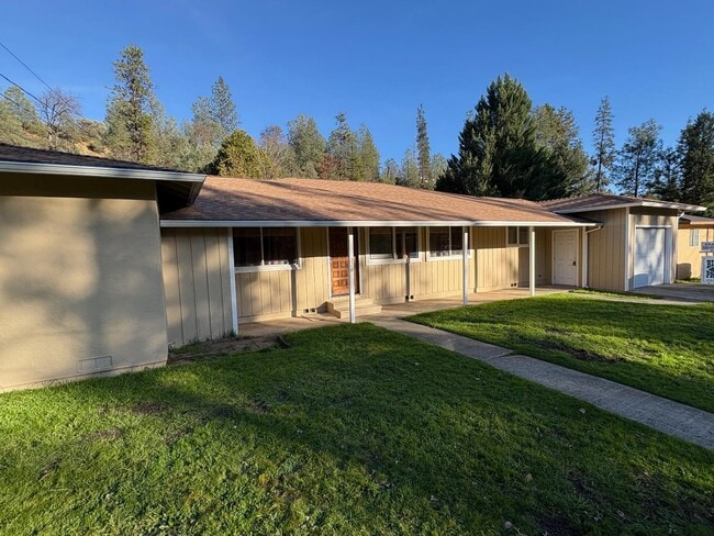 Building Photo - 310 Barbara Ave