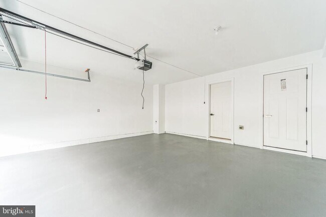 Building Photo - 641 Colindale St
