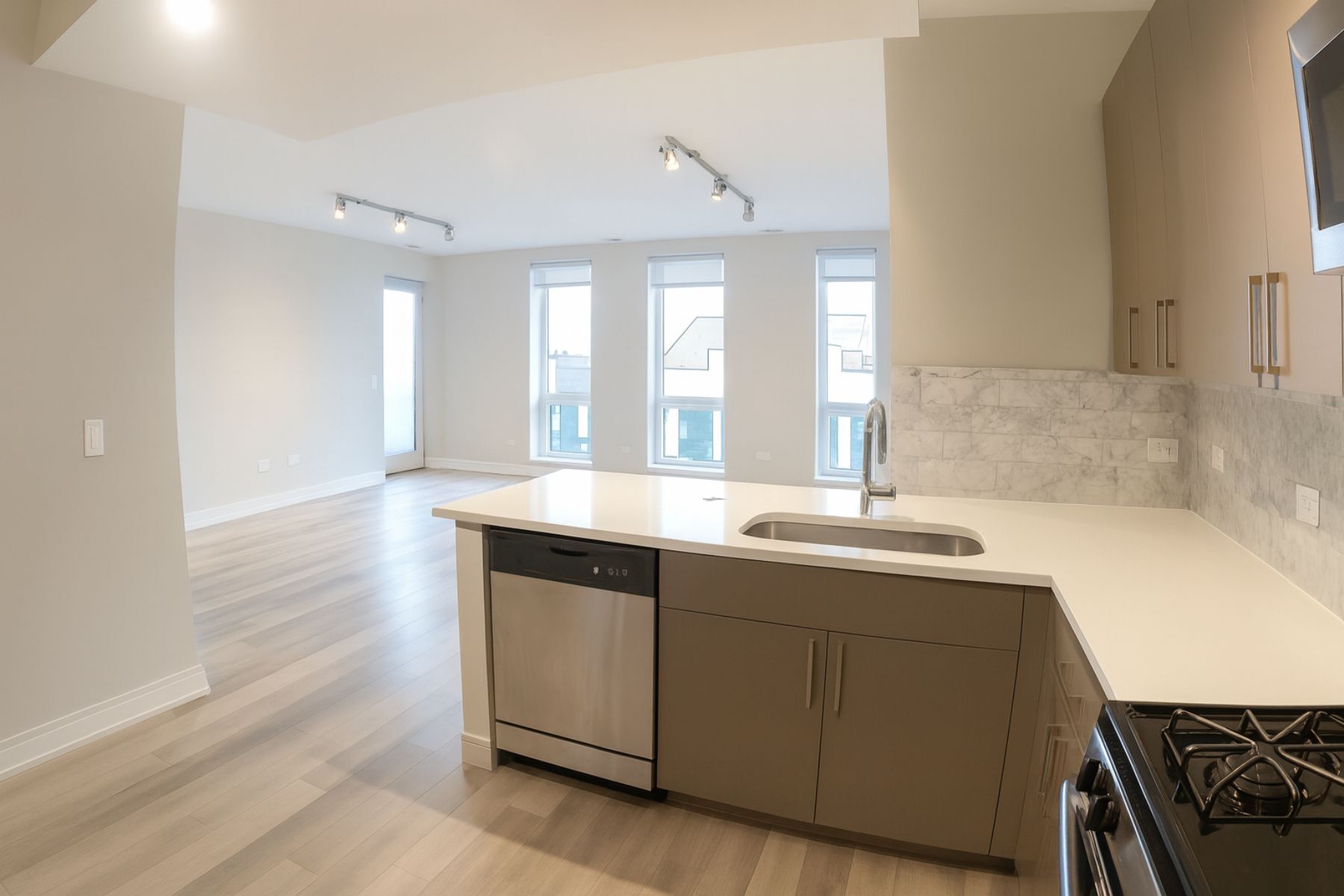 Building Photo - 1554 N Talman Ave