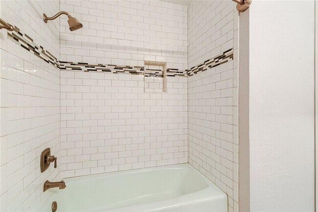 Building Photo - Stunning 4 bedroom for rent, mature trees,...