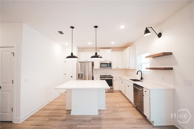 Building Photo - 108 Kingswood Cir