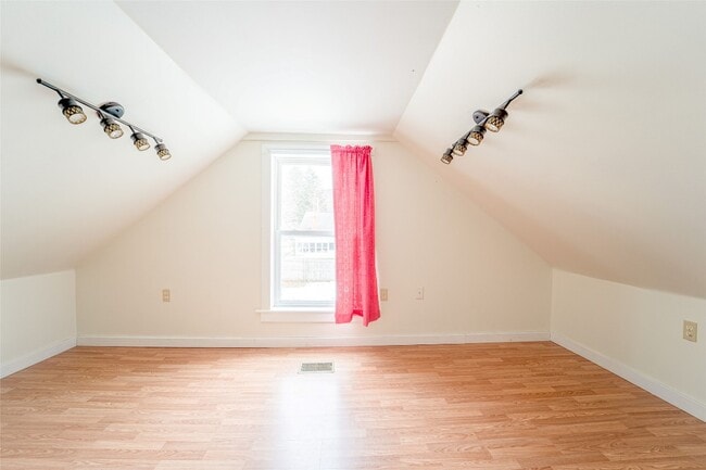 Building Photo - 425 Clayton Ave