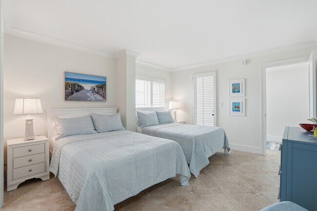 Building Photo - 3443 Gulf Shore Blvd N