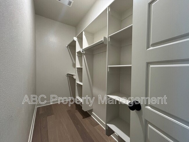 Building Photo - 3205 SW Hillstone Ave