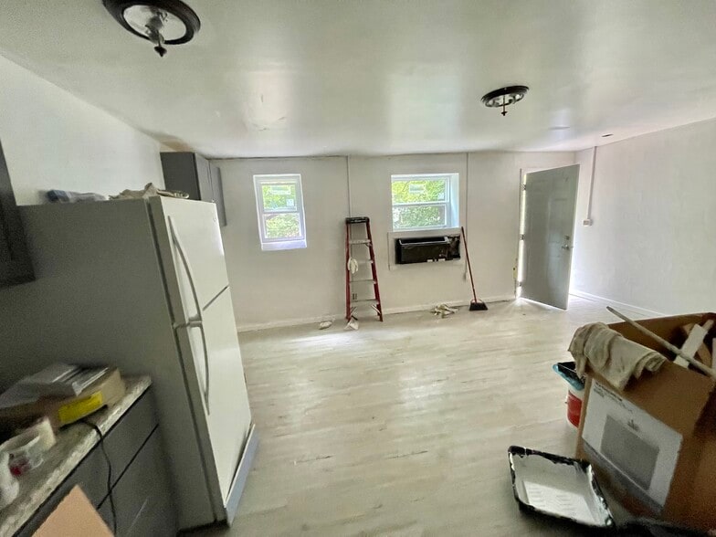livingroom - 737 6th St NE