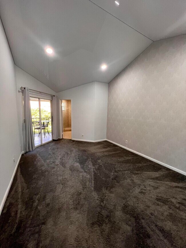 Building Photo - 6614 Via Regina