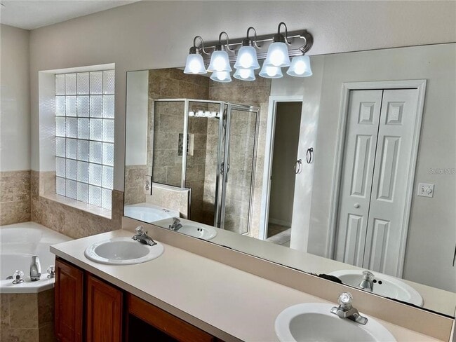 Building Photo - 16216 Hillside Cir