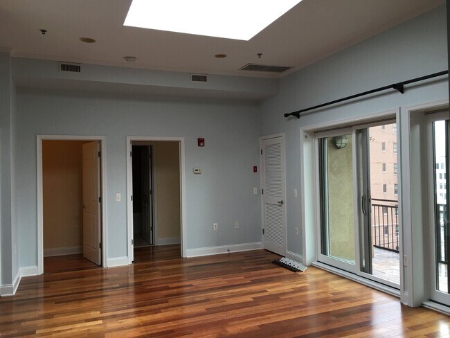 Building Photo - 650 2nd St