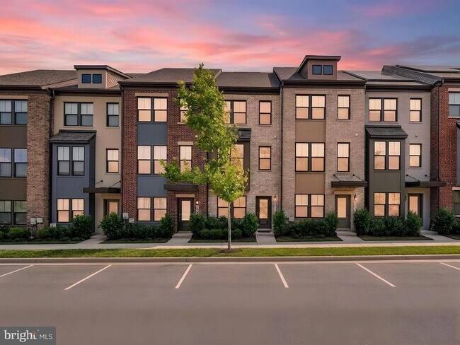 Building Photo - 3525 Carnaby St