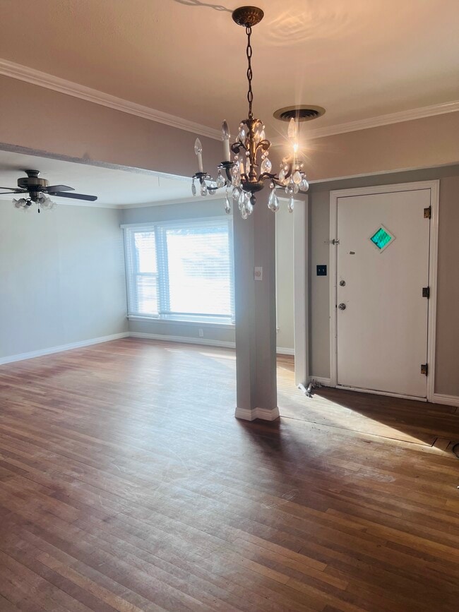 Building Photo - 2013 S Milam St