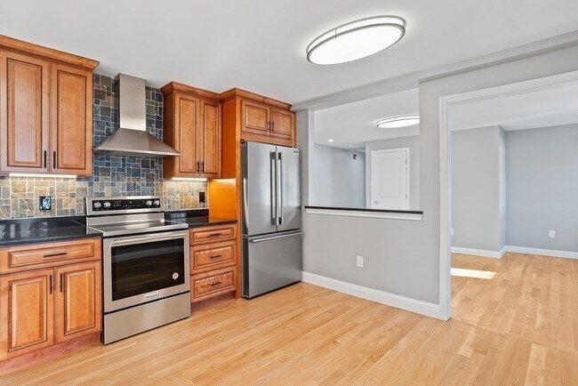 Building Photo - 144 Lincoln Rd